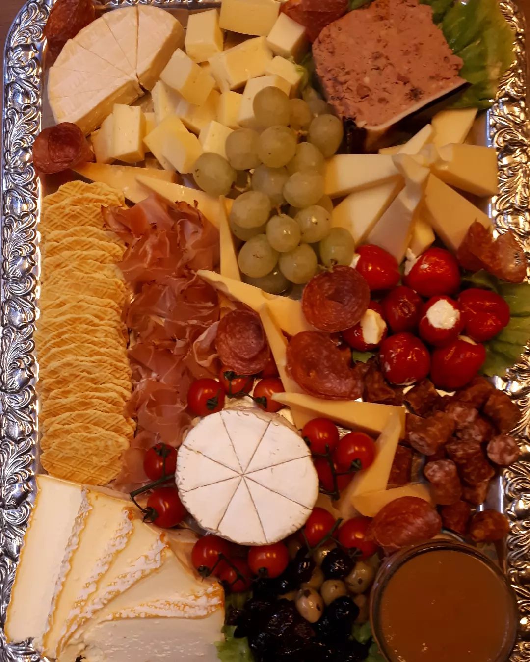 Leckeres Geburtstagsfrühstück 😋🧀🥓💐
#käse #cheese #fromage #formaggio #heidelbergfood #heidelberg #vegetarisch #käseecke #küchererskäseecke #käseundwein #heidelberg #hendesse #handschuhsheim #vegetarisch #ichliebekäse #schmankerl #käselienbe #delikatessen #spezialitäten #käsemachtglücklich  #leckeraufsbrot #savoirvivre #feinkost #feinschmecker #käseplatte